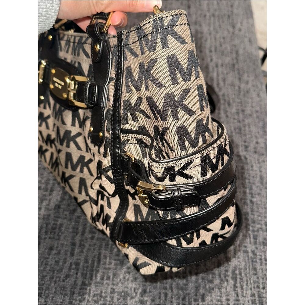 Michael Kors Large Zip Crossbody Bag with Top Handle Black canvas Monogram - Picture 3 of 10